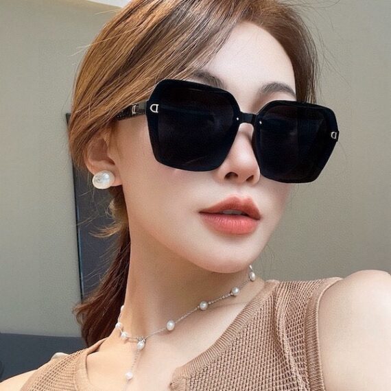 Polarized sunglasses, fashionable styling, driving goggles, fashionable sunglasses industry, world-class luxury