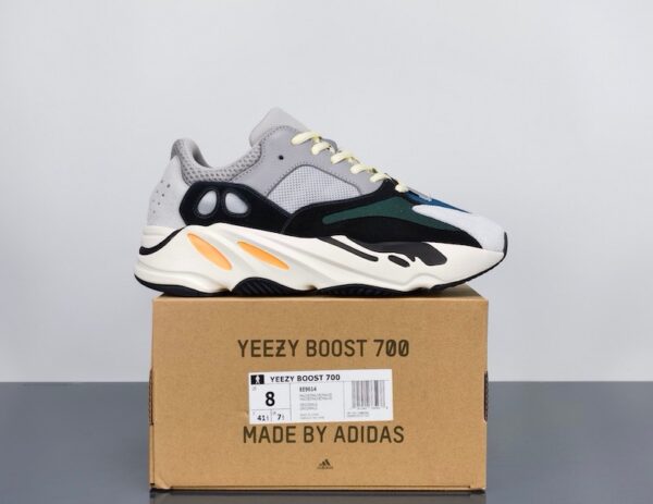 The Yeezy 700 shoe body is made of suede, leather, and mesh, classic and trendy shoes