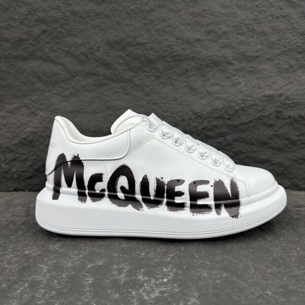 Italian luxury brand low cut fashion thick soled casual sports white shoes