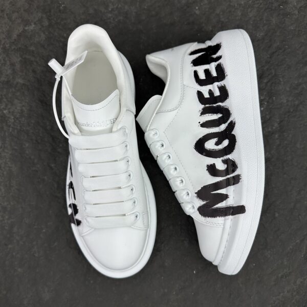 Italian luxury brand low cut fashion thick soled casual sports white shoes