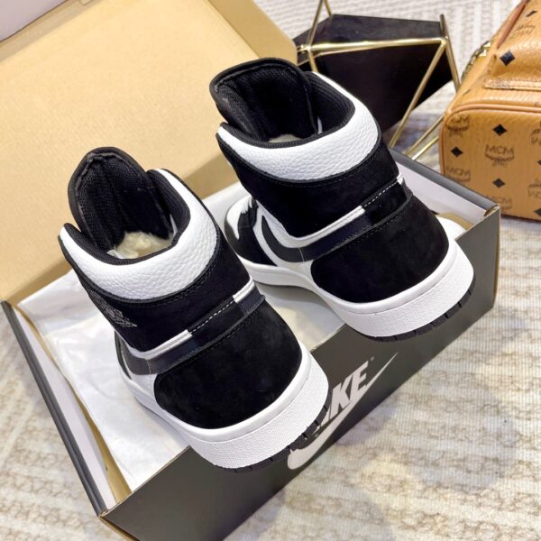 Jordan winter sports board shoes AJ classic shoe type high top series can be matched with couple's styles