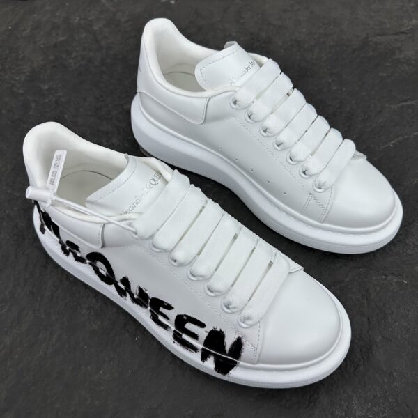 Italian luxury brand low cut fashion thick soled casual sports white shoes