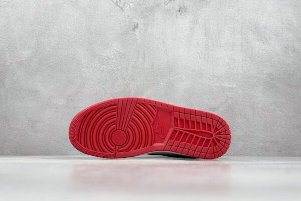 Nike AJ1 white red black hook low cut cultural and leisure sports board shoes