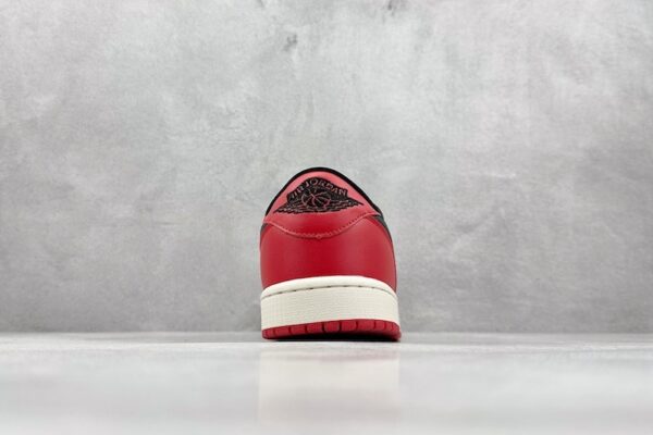 Nike AJ1 white red black hook low cut cultural and leisure sports board shoes