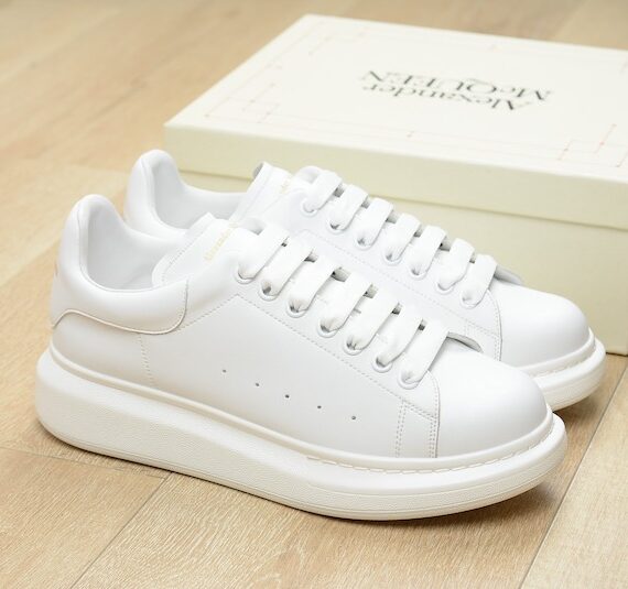 New casual and fashionable sports shoes with cowhide and white leather tail