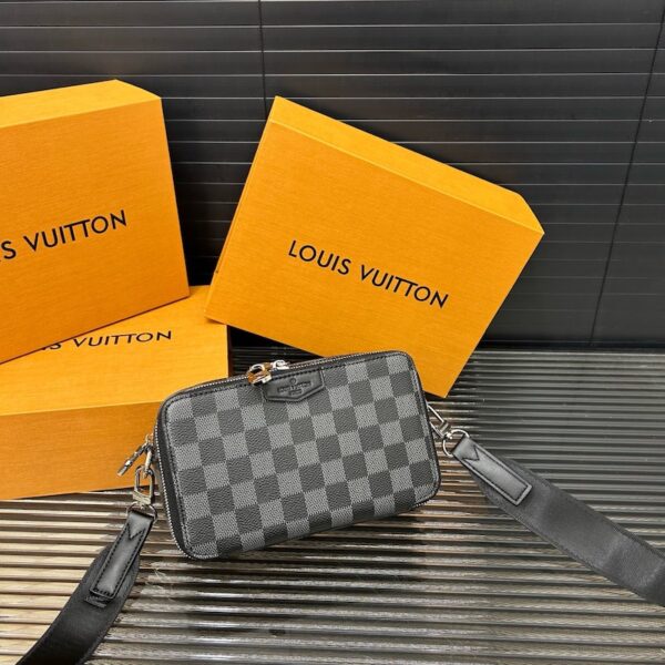 Louis Vuitton crossbody bag handbag camera bag  shoulder bag