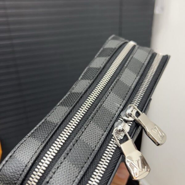 Louis Vuitton crossbody bag handbag camera bag  shoulder bag