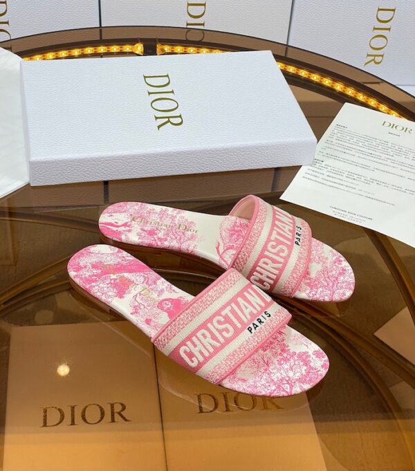 Dior slippers Early spring new one-piece embroidered flat