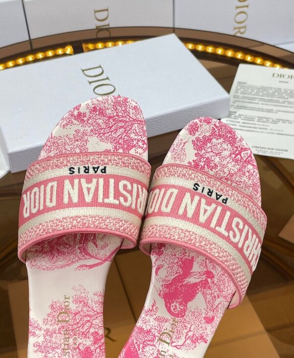 Dior slippers Early spring new one-piece embroidered flat