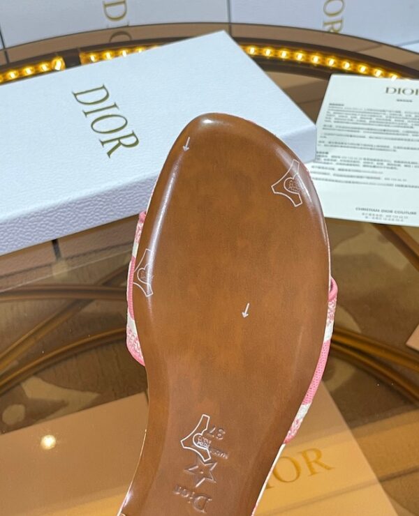 Dior slippers Early spring new one-piece embroidered flat